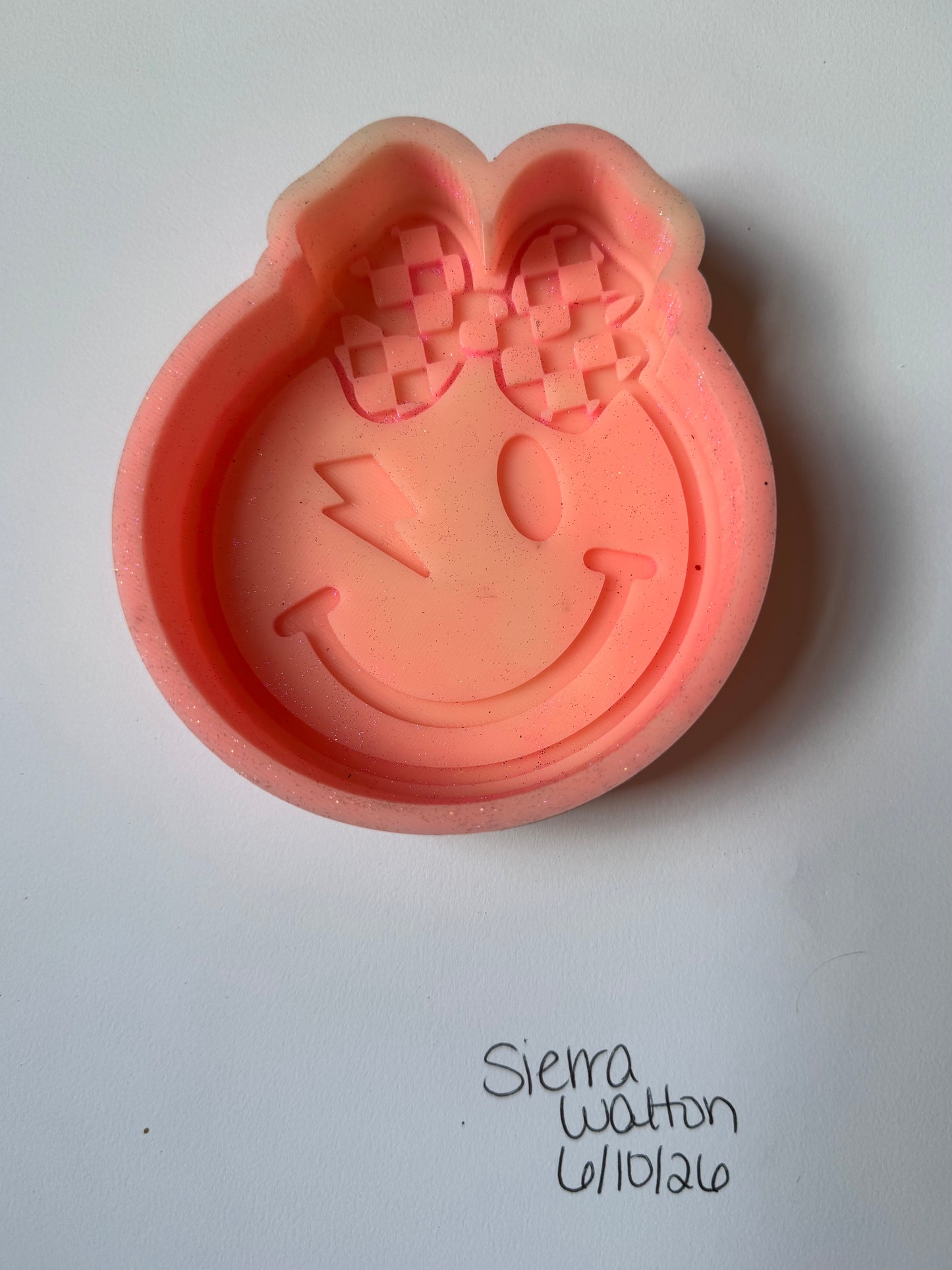 Smile w a Bow Mold