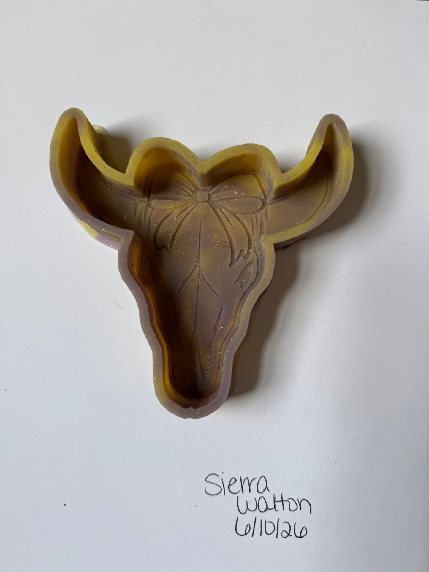 Skull with a bow Mold